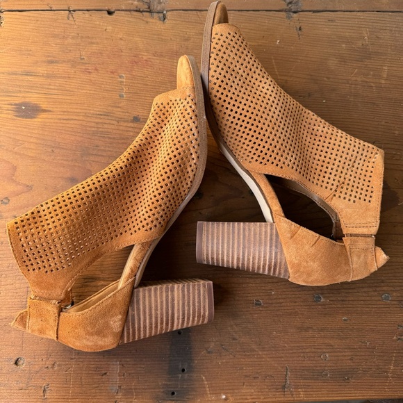 Marc fisher // brown suede leather laser cut block heel peep toe shoes sz 8.5 - Picture 5 of 7